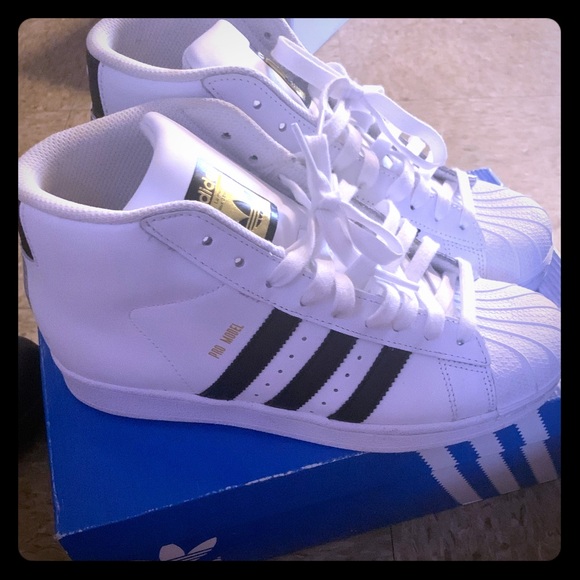 Sneakers - Picture 1 of 5